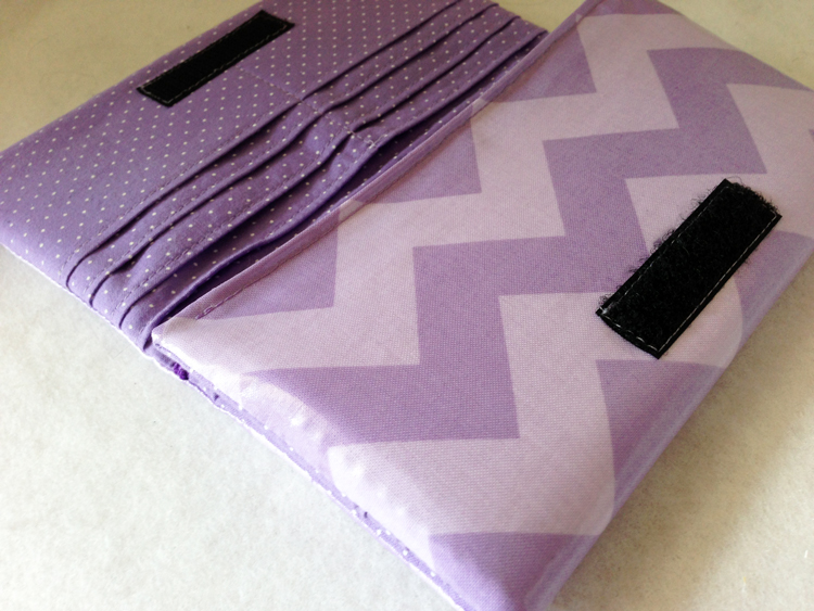 charmed Liebling chevron wallet laminated cotton