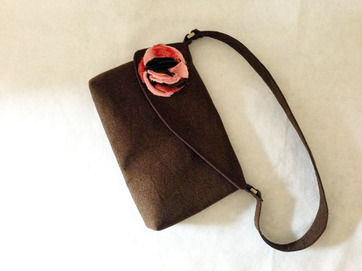 charmed Liebling rose petal bag