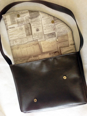 charmed Liebling vinyl messenger bag flap