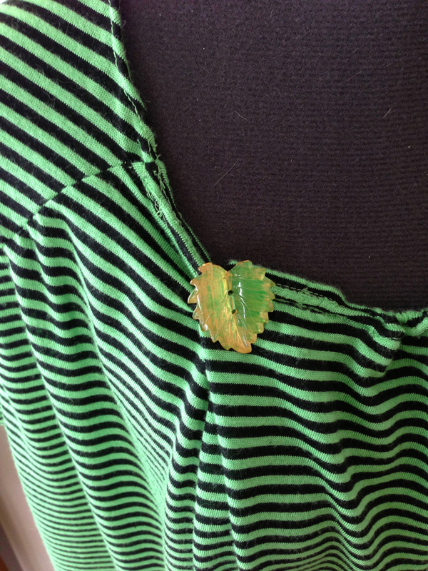 charmed Liebling - detail leaf button